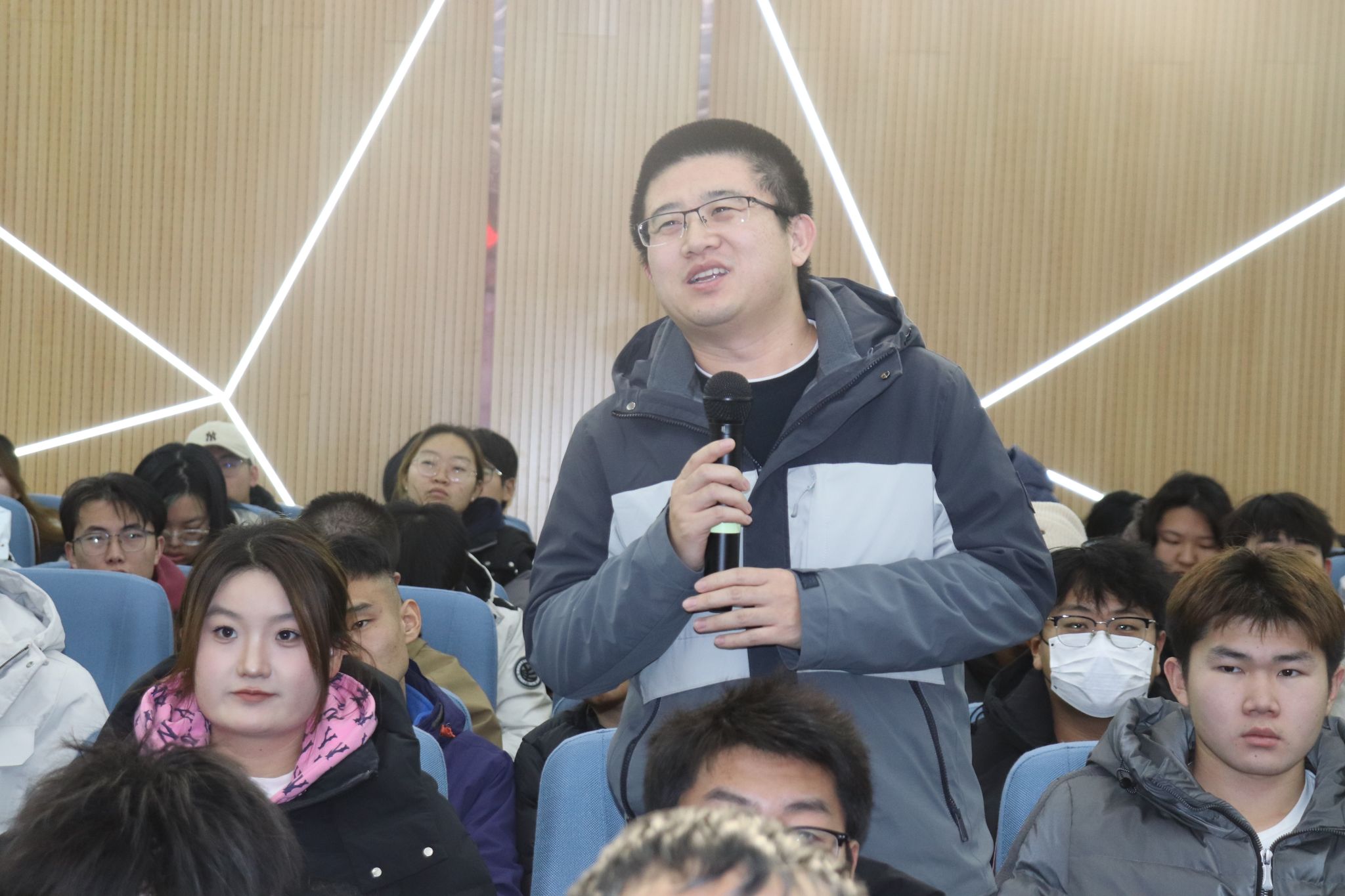 20241223信苑講堂 國家萬人計劃領軍人才、長江學者趙紀軍教授應邀來院作學術講座5.JPG