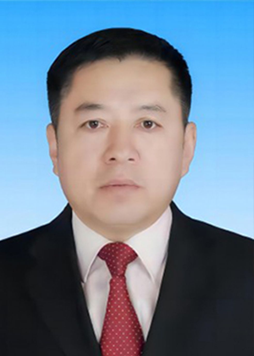 李　盈
