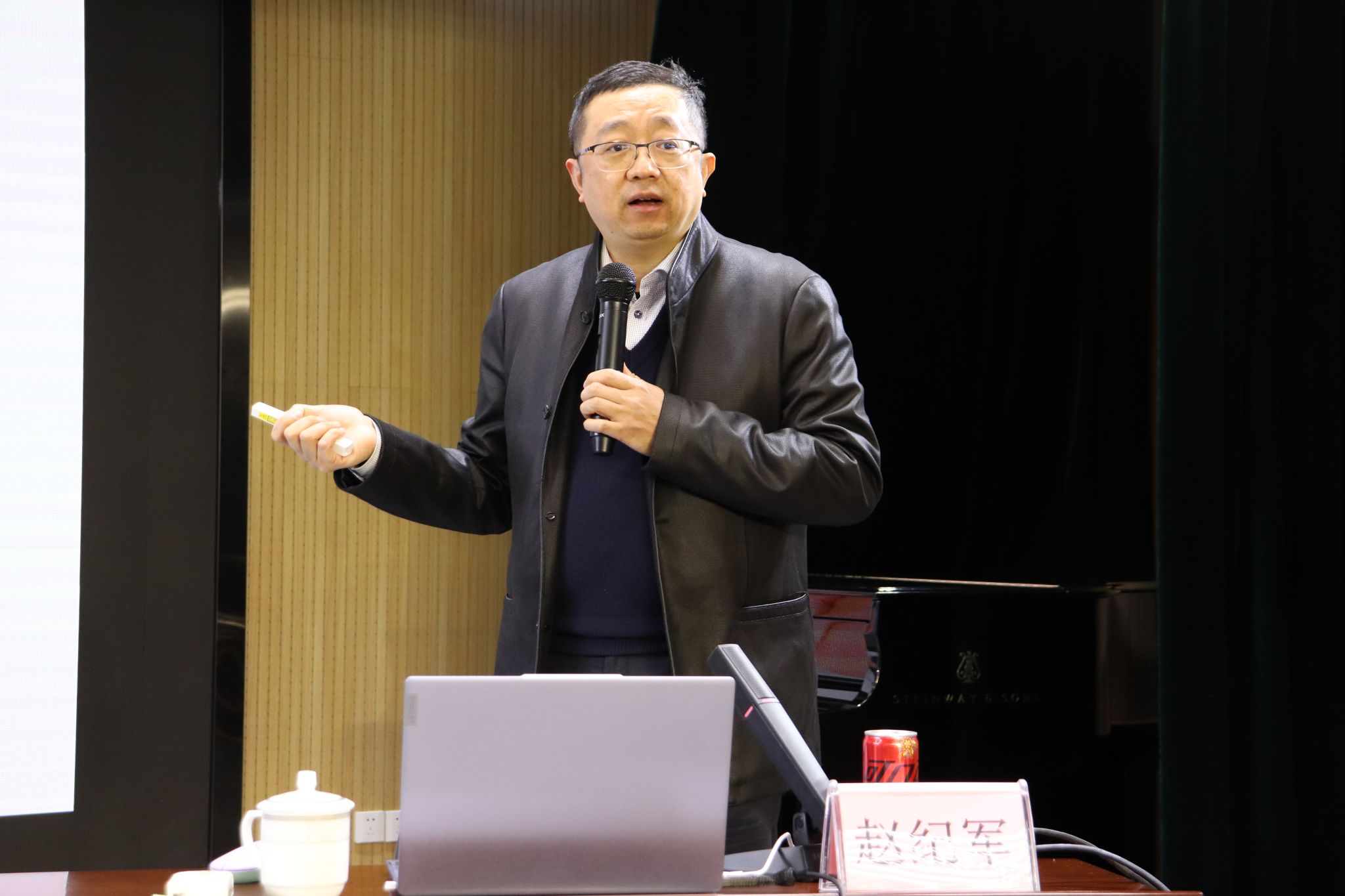 20241223信苑講堂 國家萬人計劃領軍人才、長江學者趙紀軍教授應邀來院作學術講座3.JPG