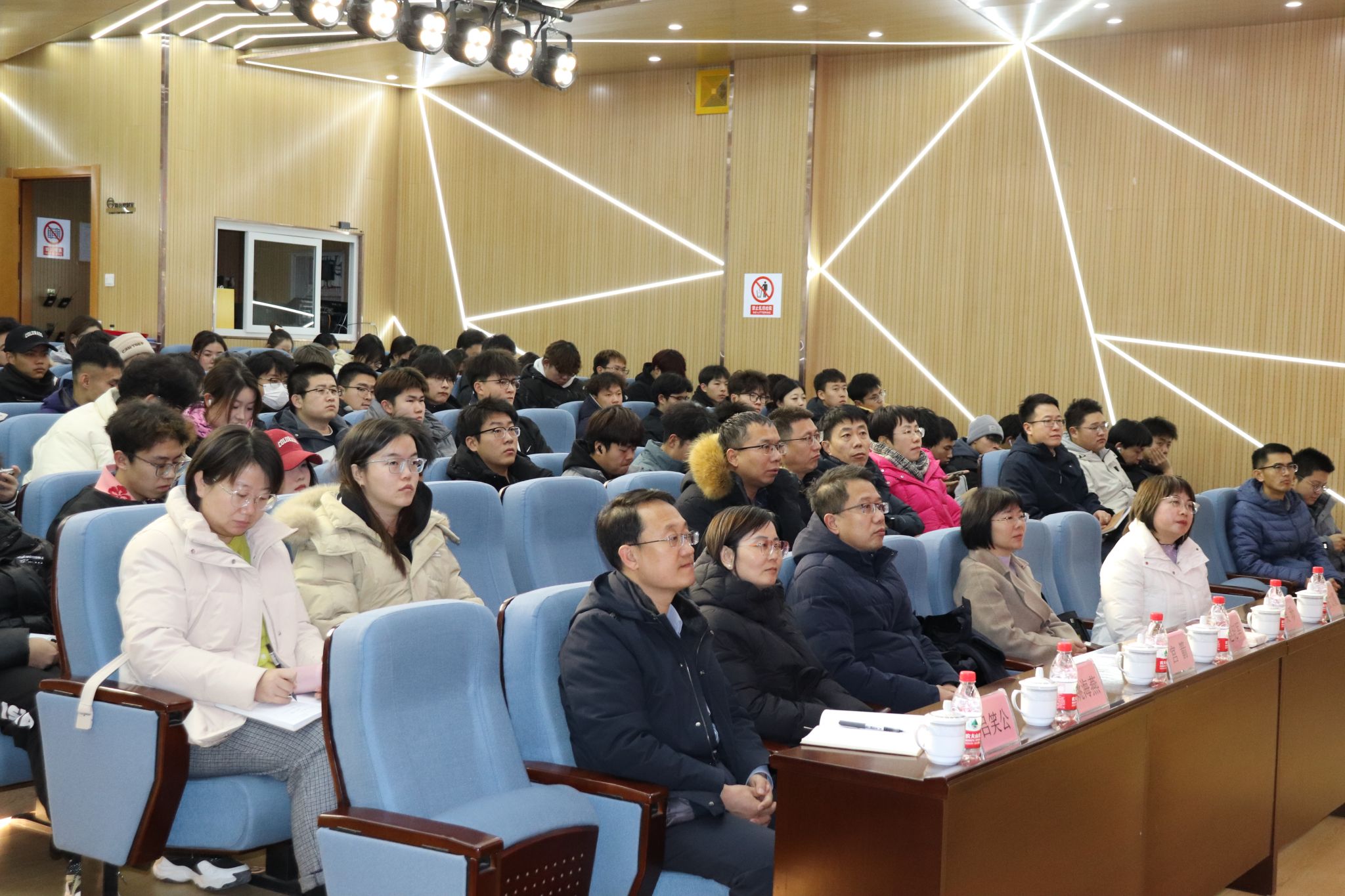20241223信苑講堂 國家萬人計劃領軍人才、長江學者趙紀軍教授應邀來院作學術講座4.JPG